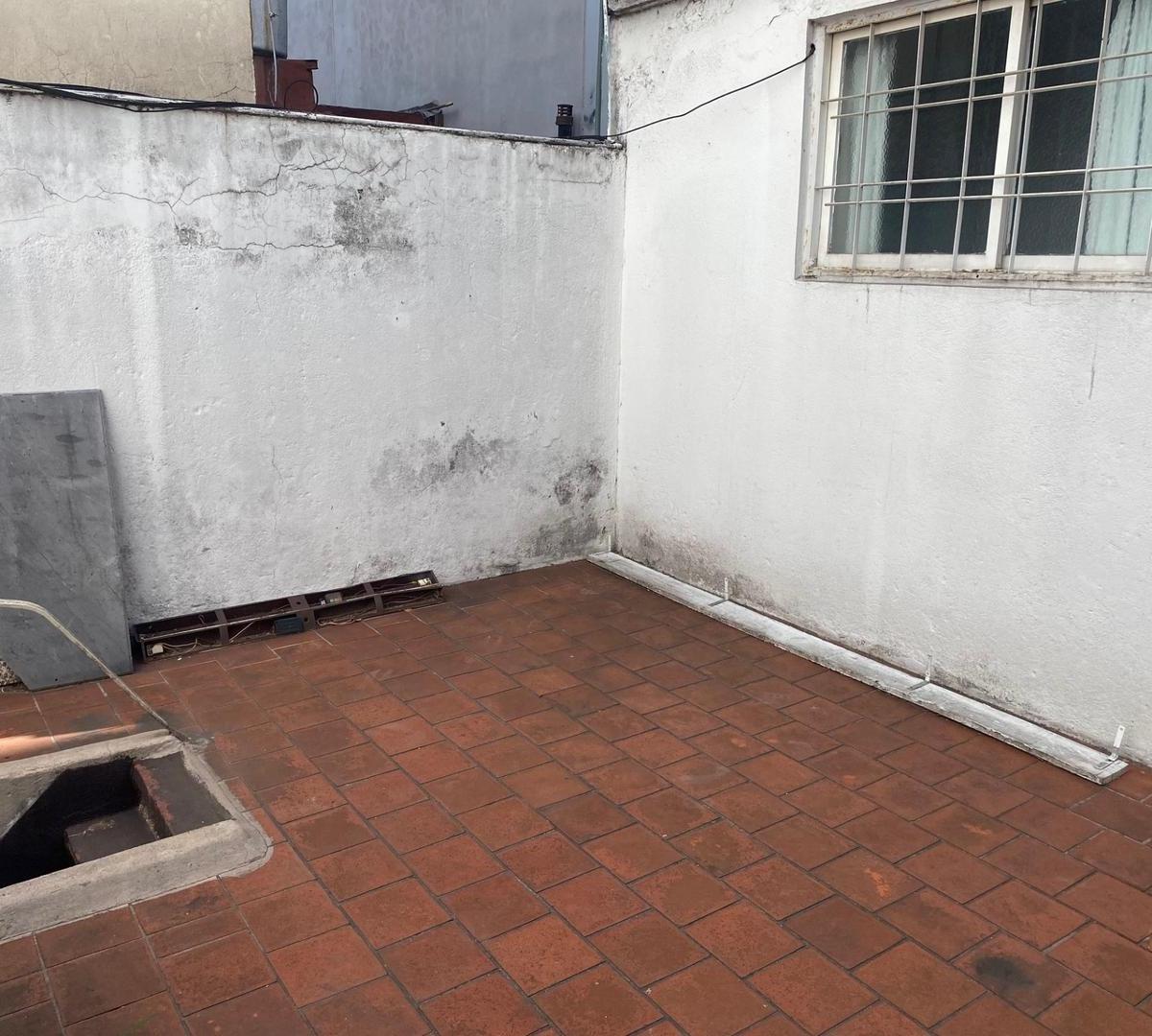 Alvarez Thomas N° 1171 - Local con Vivienda Patio y Terraza 4