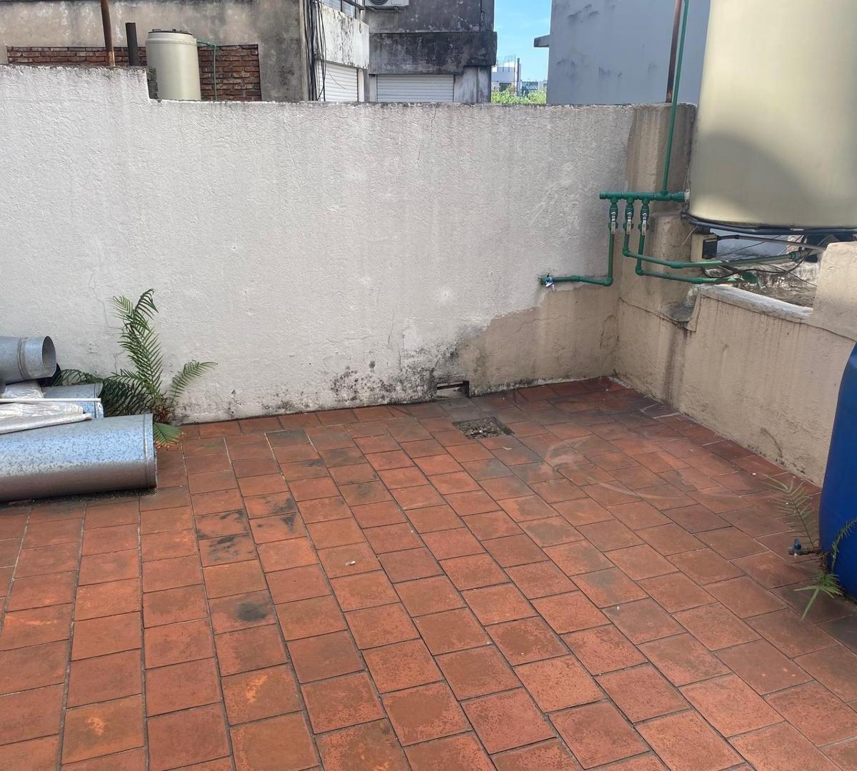 Alvarez Thomas N° 1171 - Local con Vivienda Patio y Terraza 1