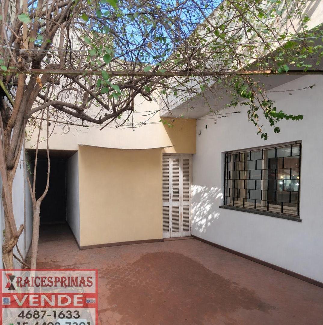 Foto de Venta Casa 5 ambientes a Remodelar con Cochera, imagen 2