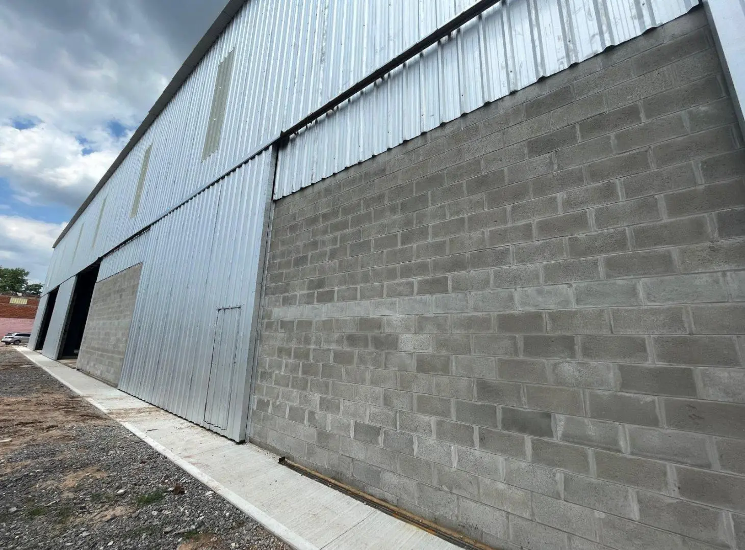Nave 3.600 m² - Presidente Perón 9295 2