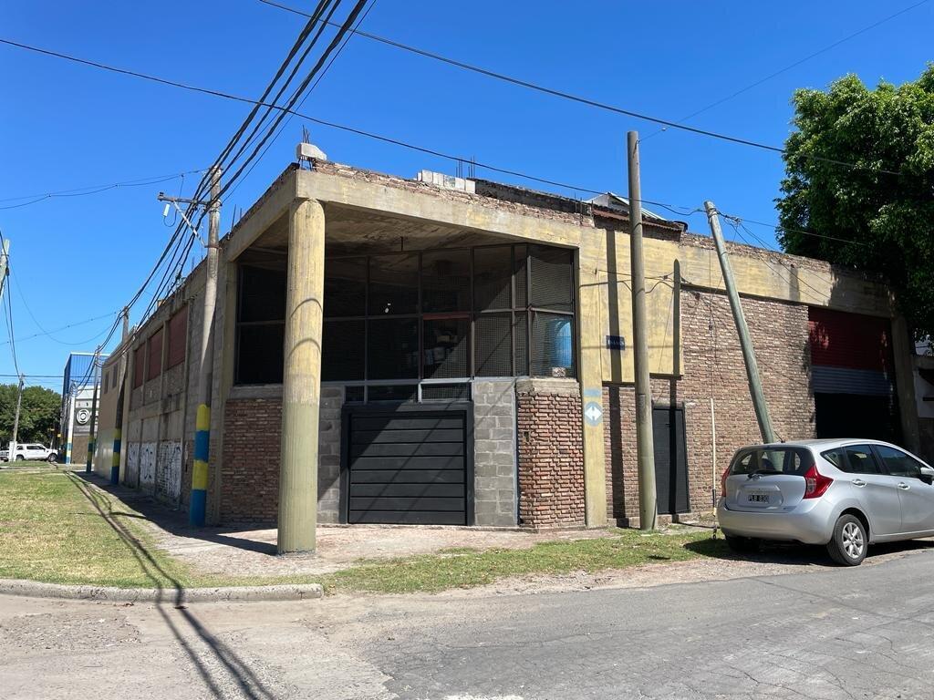 Galpón + Local Comercial | 380 m² | Velez Sarsfield 6764