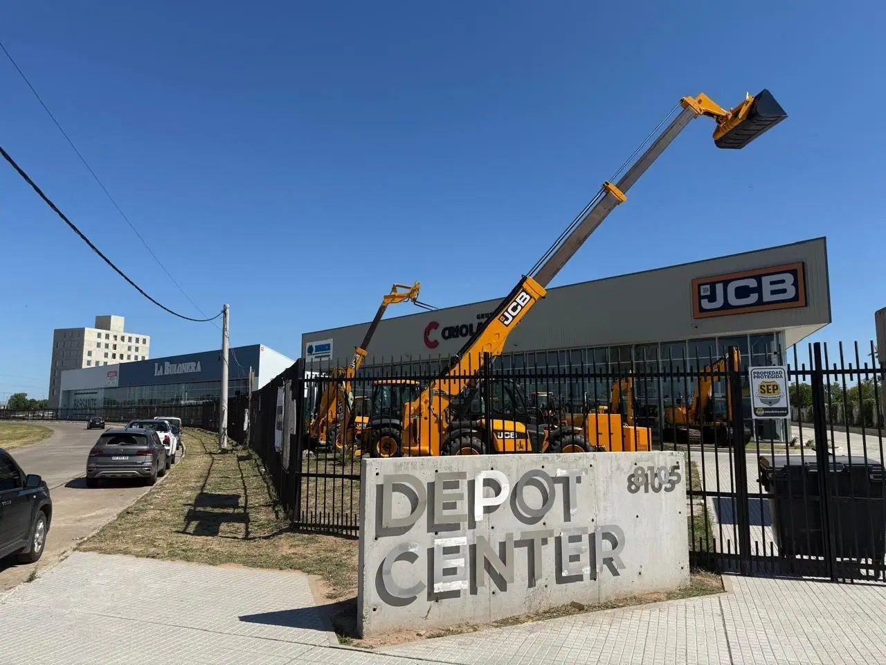 Juan Pablo II 8105 - 200 m2 - Depot Center 2