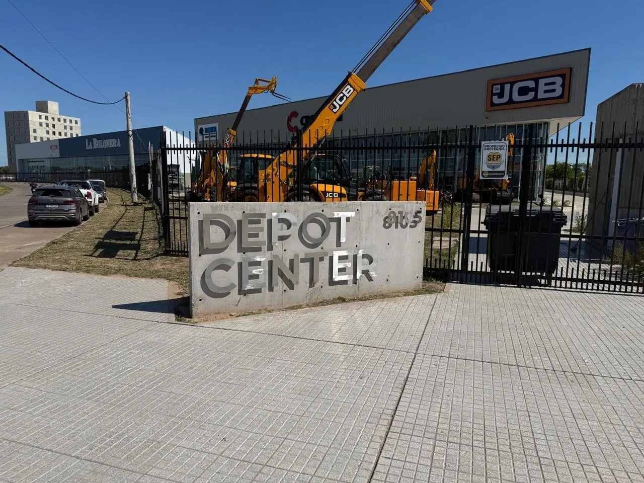 Juan Pablo II 8105 - 200 m2 - Depot Center 3