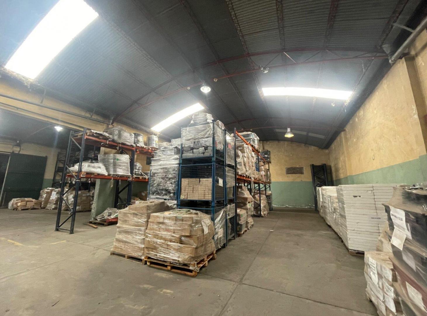 Foto de Darragueira 969 - Nave Industrial 1.145 m2 en Alquiler, imagen 4