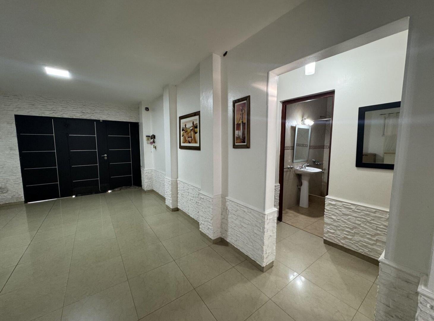 Foto de Buenos Aires 4016 - Casa de 4 dormitorios con patio, cochera, terraza y, imagen 1