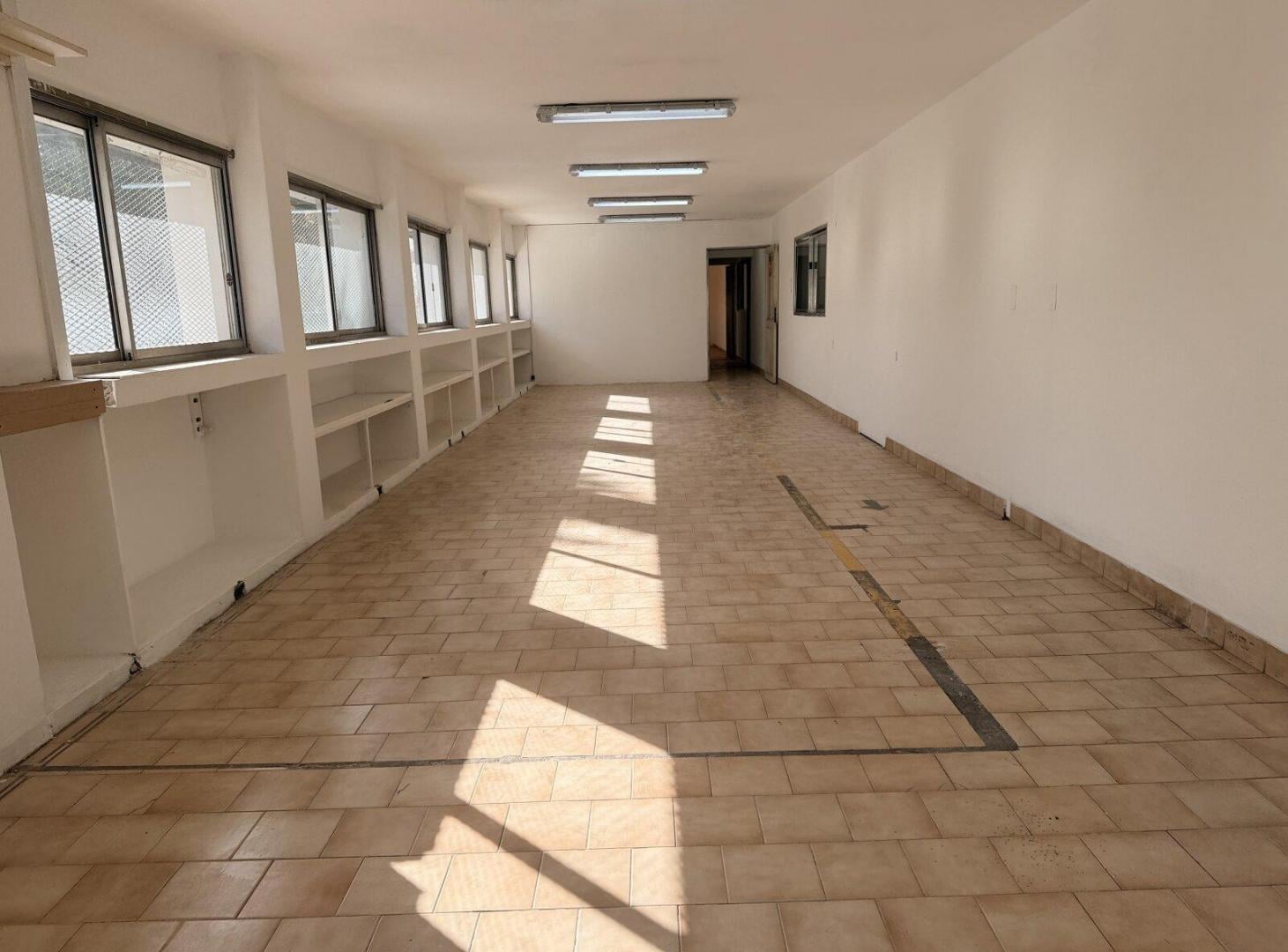 Foto de Nave de 850 m2 con Oficinas - Zuviria 7468 y Av. Circunvalación, imagen 2