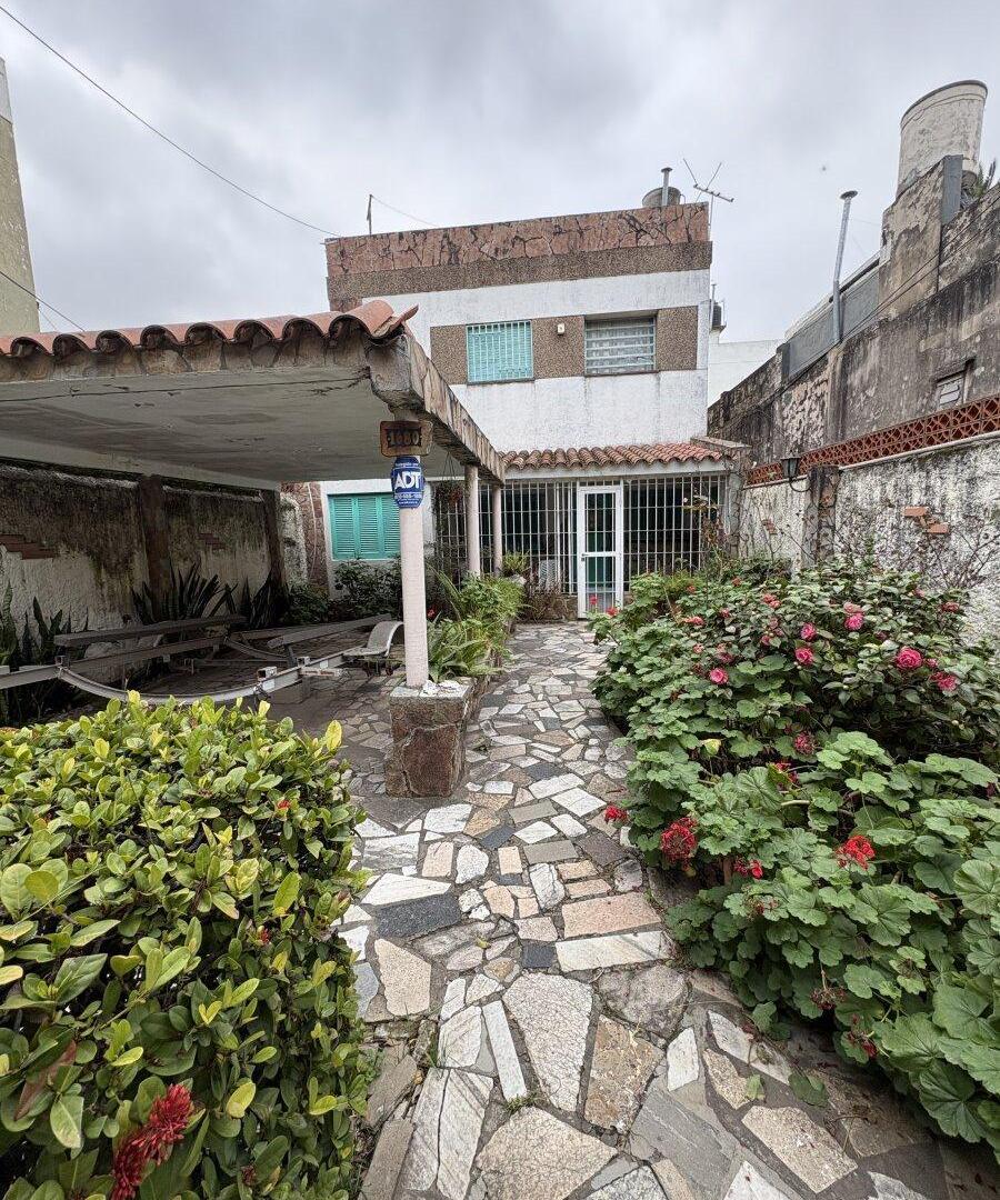 Foto de Carrasco 1680 - Casa en PB y Departamento en PA - Arroyito, imagen 2