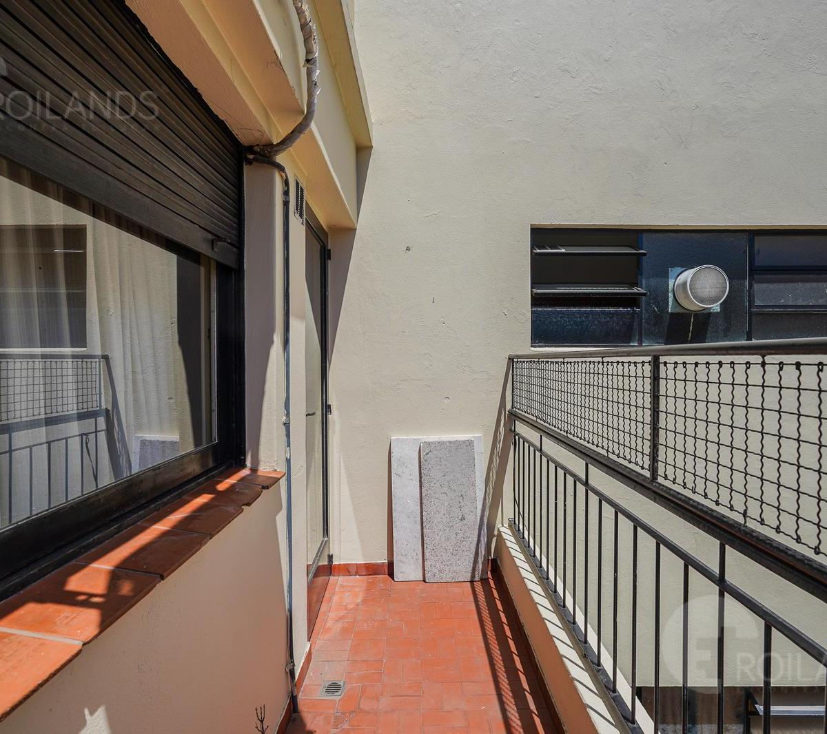 Venta Departamento 7 Ambientes con Balcón Aterrazado y Dependencia en Parque Centenario 3