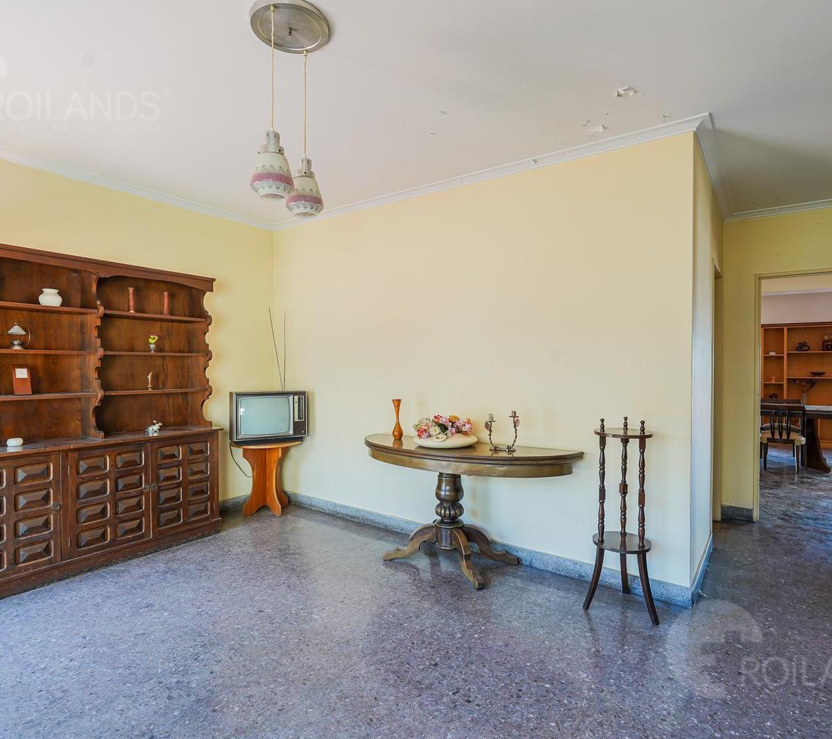 Venta Departamento 7 Ambientes con Balcón Aterrazado y Dependencia en Parque Centenario 4