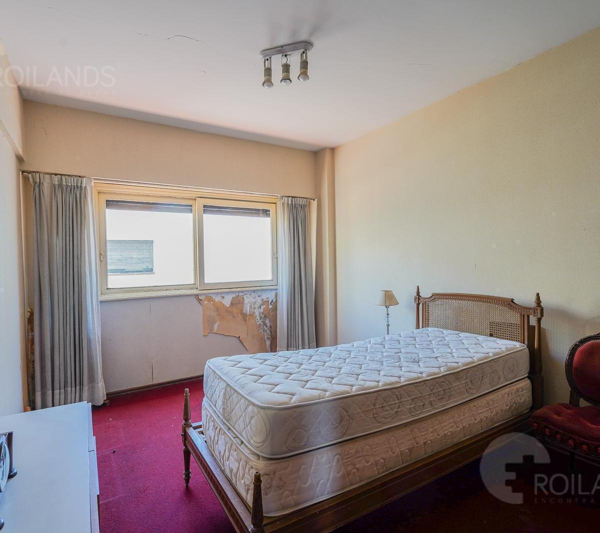 Venta Departamento 7 Ambientes con Balcón Aterrazado y Dependencia en Parque Centenario 2