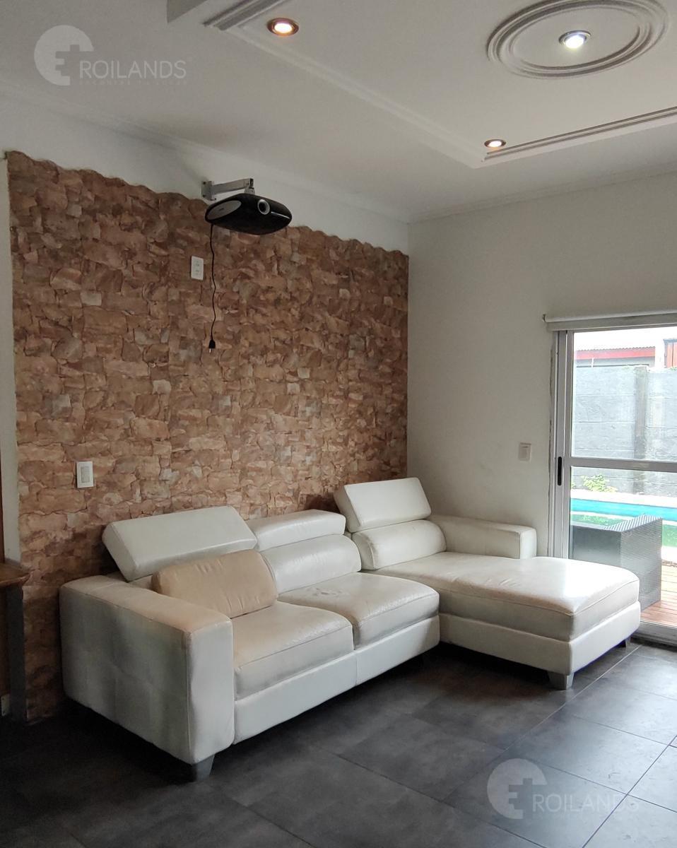 Venta Casa 4 Ambientes en 2 Plantas con Pileta en Barrio Altos de Podesta 5