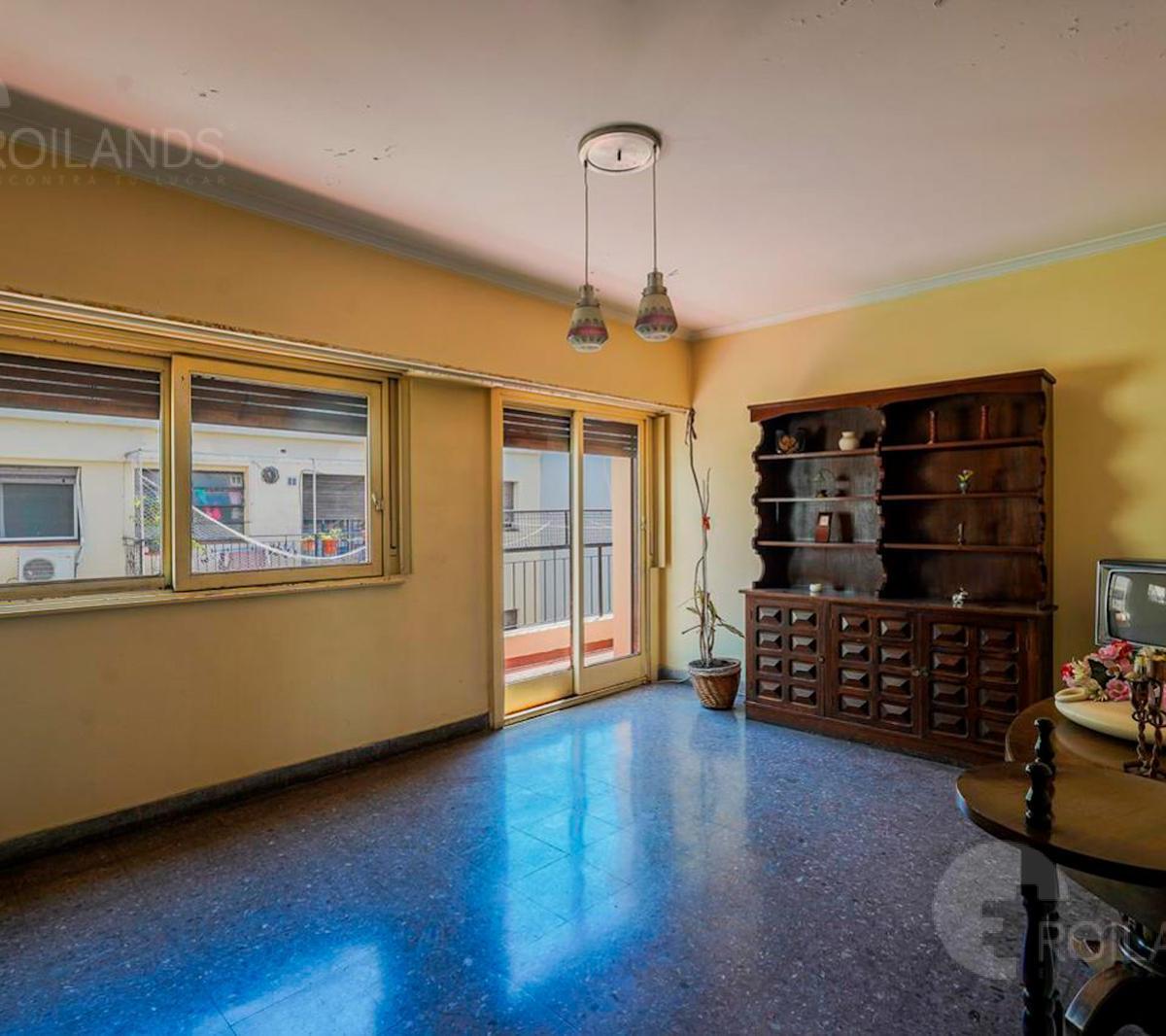 Venta Departamento 7 Ambientes con Balcón Aterrazado y Dependencia en Parque Centenario 1