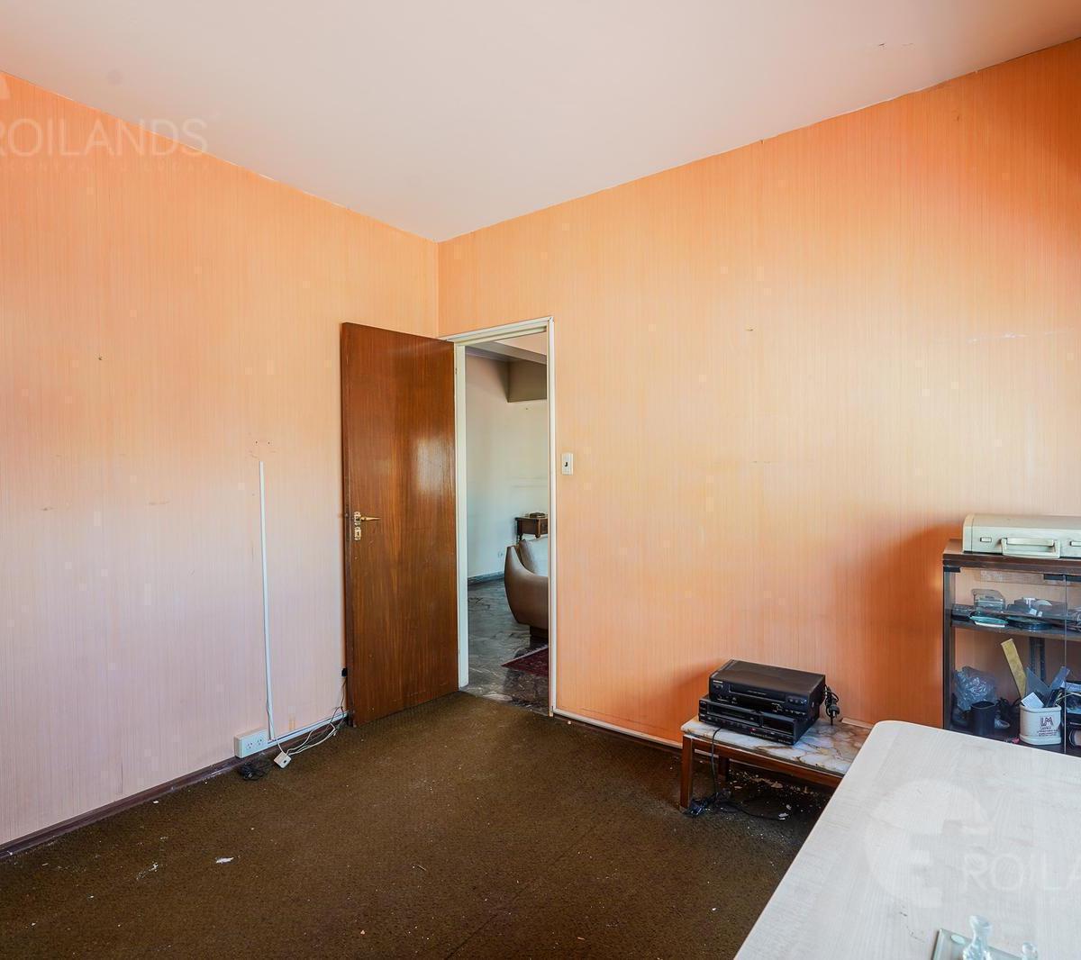 Venta Departamento 7 Ambientes con Balcón Aterrazado y Dependencia en Parque Centenario 1