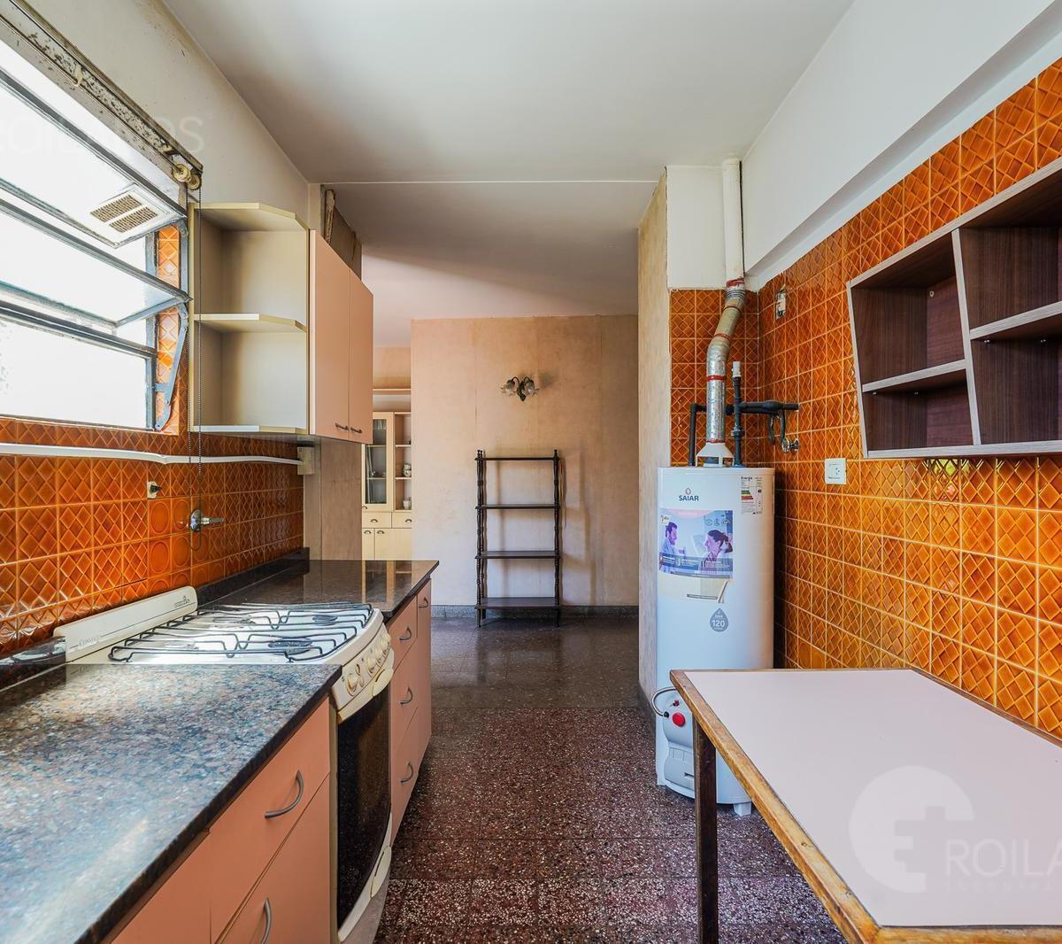 Venta Departamento 7 Ambientes con Balcón Aterrazado y Dependencia en Parque Centenario 4