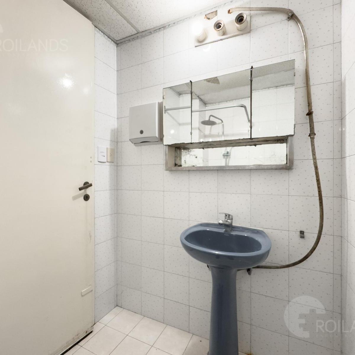 Venta Departamento 6 Ambientes de Espacio Abierto con Patio en Microcentro - No Apto Crédito 5
