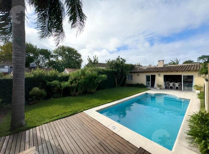 Venta Casa 7 Ambientes Jardín Pileta Quincho San Isidro 2