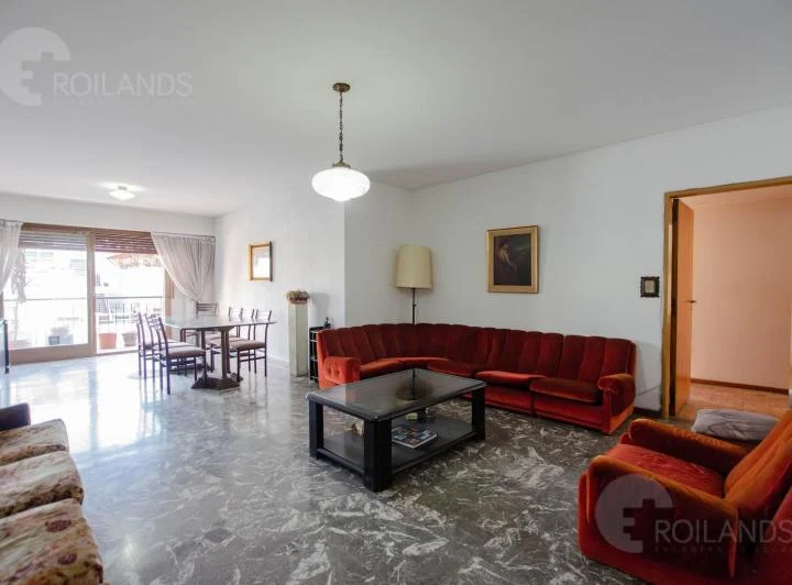 Venta Departamento 5 Ambientes  con Dependencia, Balcón y Cochera en Belgrano 1