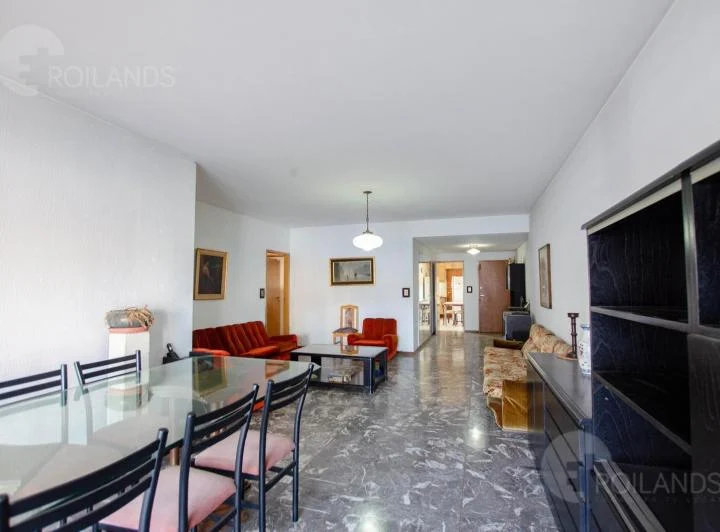 Venta Departamento 5 Ambientes  con Dependencia, Balcón y Cochera en Belgrano 3
