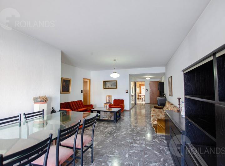 Venta Departamento 5 Ambientes  con Dependencia, Balcón y Cochera en Belgrano 4