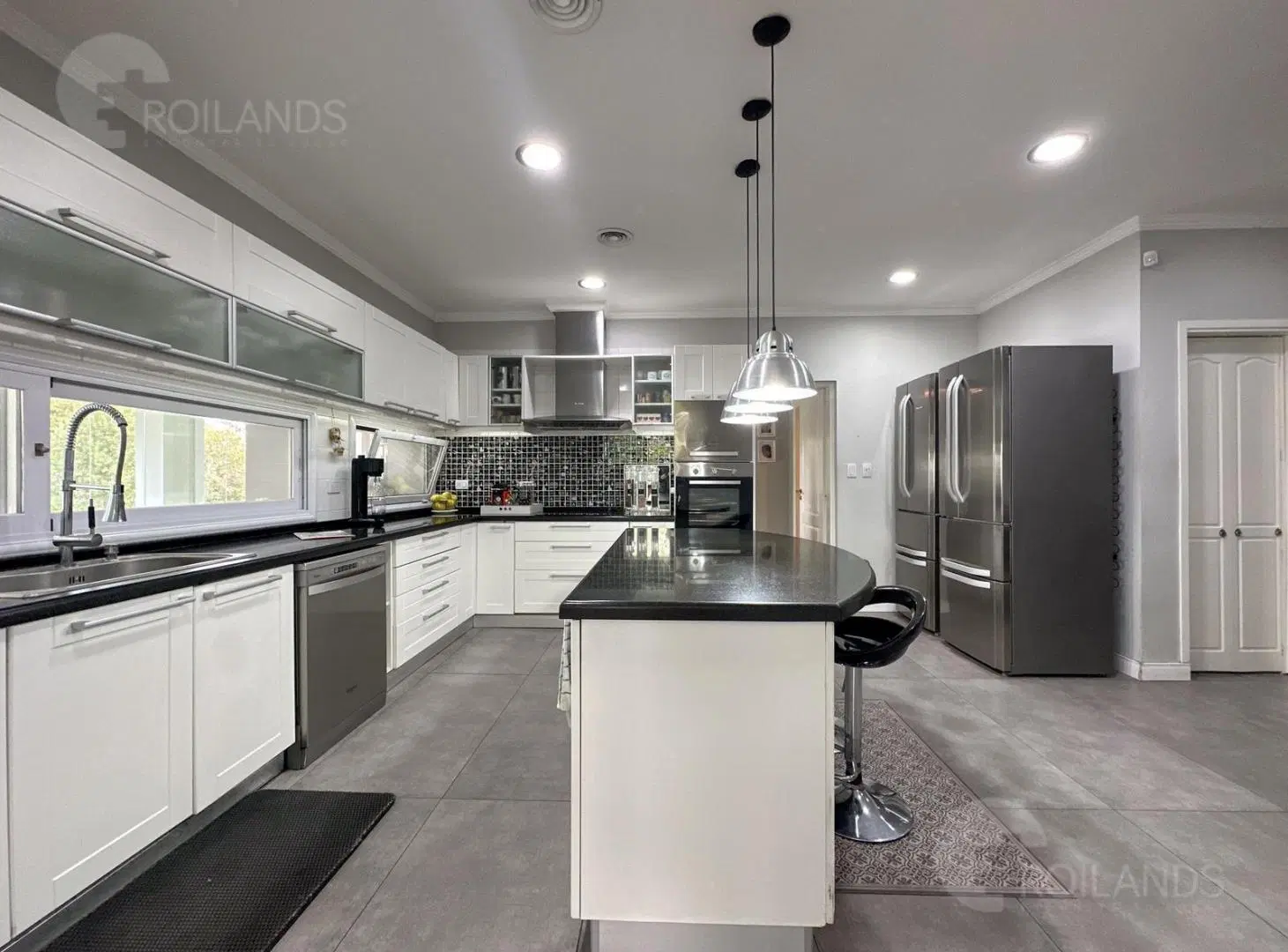 En Venta Casa en La Lomada Residencia de autor, sobre lote 1200m2, privacidad y diseno PILAR 2
