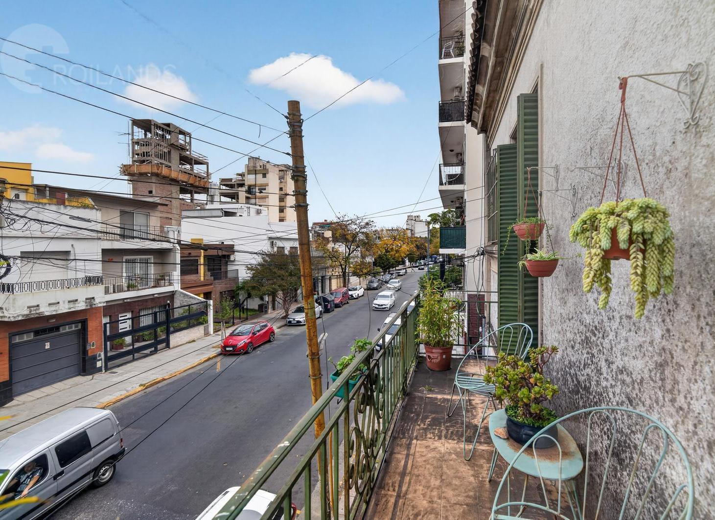 En venta PH 4 ambientes con terraza y balcones. Villa del Parque