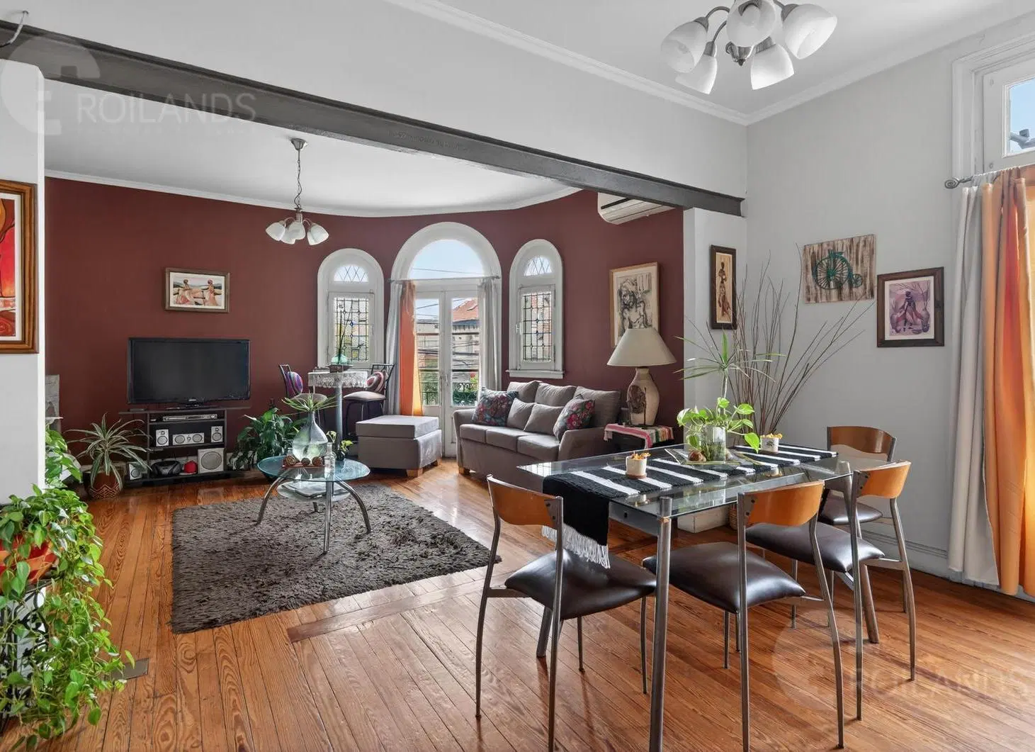 En venta PH 4 ambientes con terraza y balcones. Villa del Parque 2