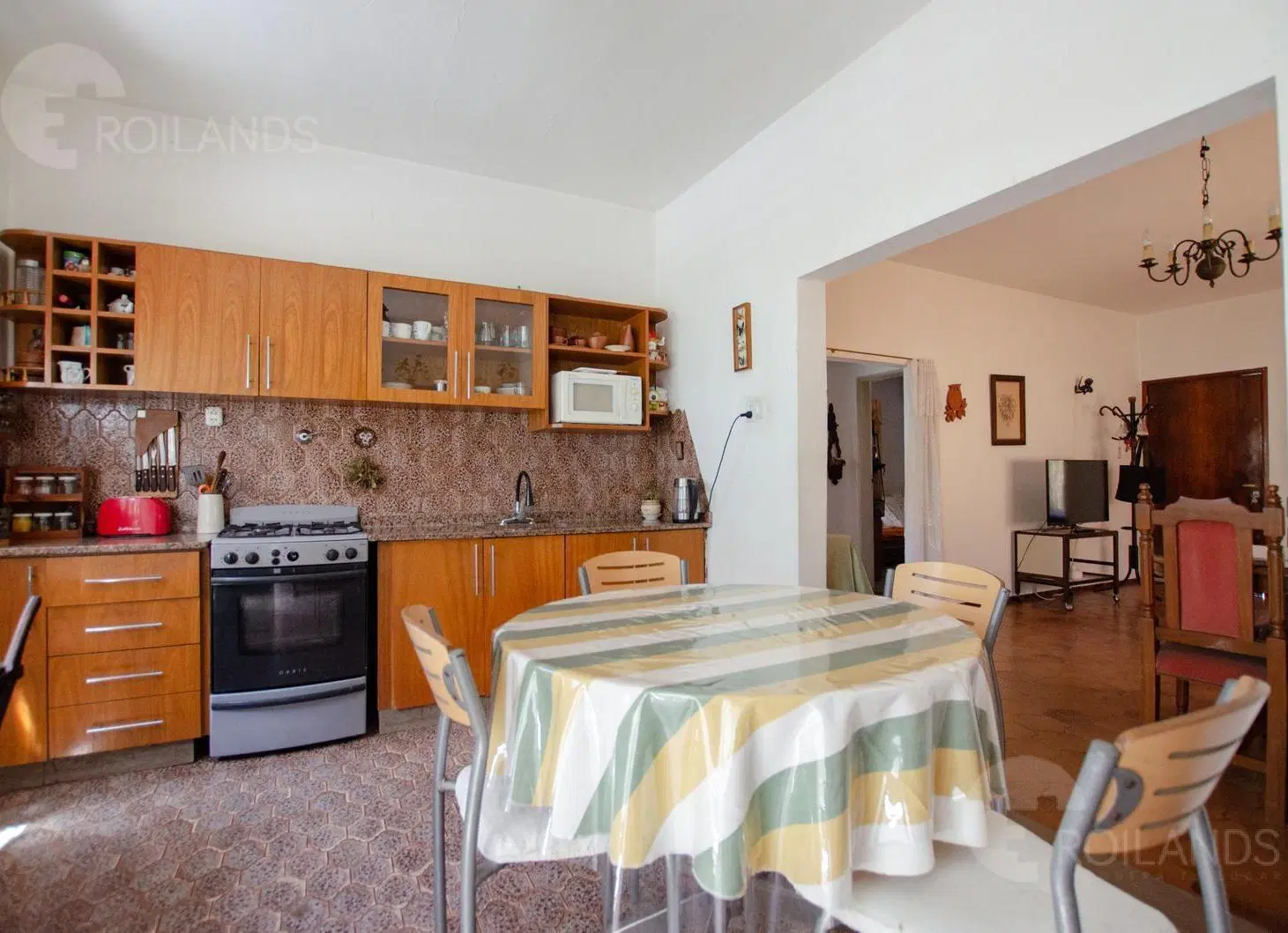 EN VENTA - PH TIPO CASA DE 4 AMBIENTES CON TERRAZA, COCHERA Y JARDIN 4