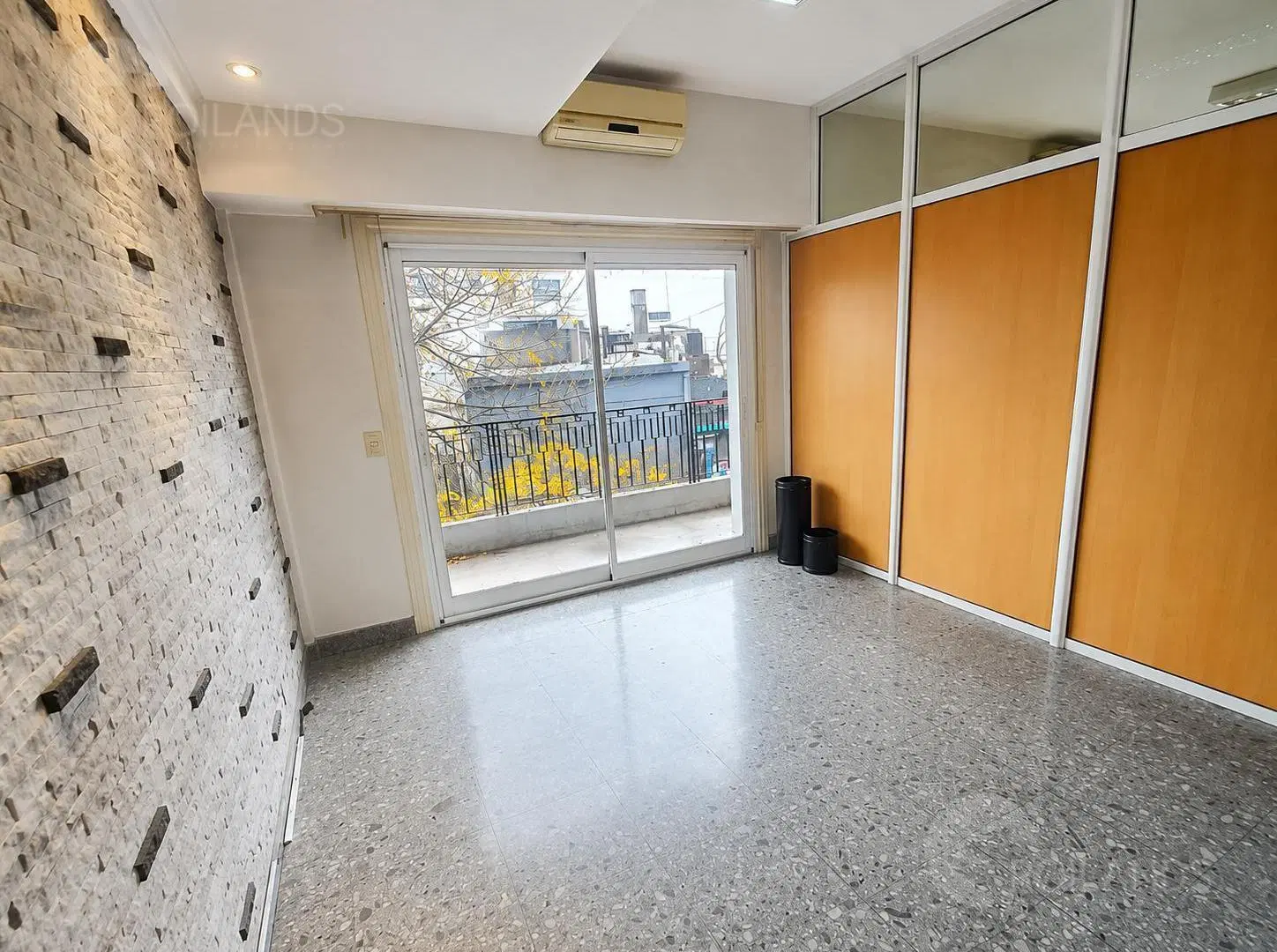 ALQUILER COMERCIAL EN SAN CRISTOBAL 5 AMB IMPECABLES 4