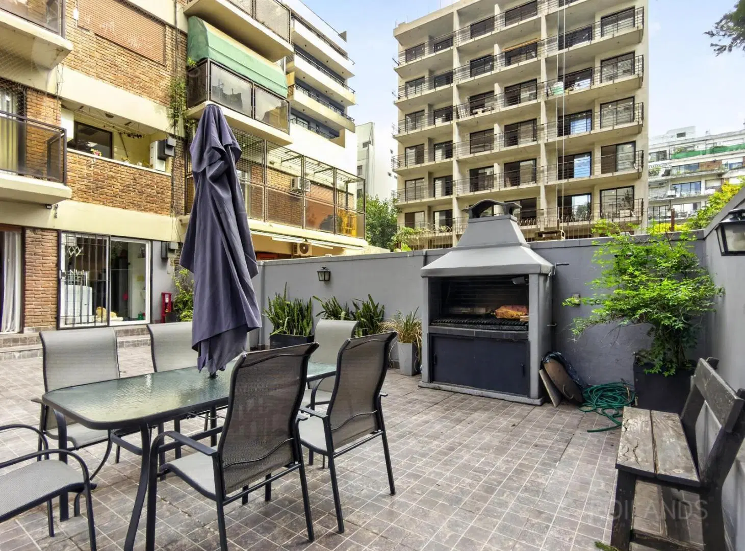 VENTA Departamento 3 ambientes gran patio cochera en Colegiales 2