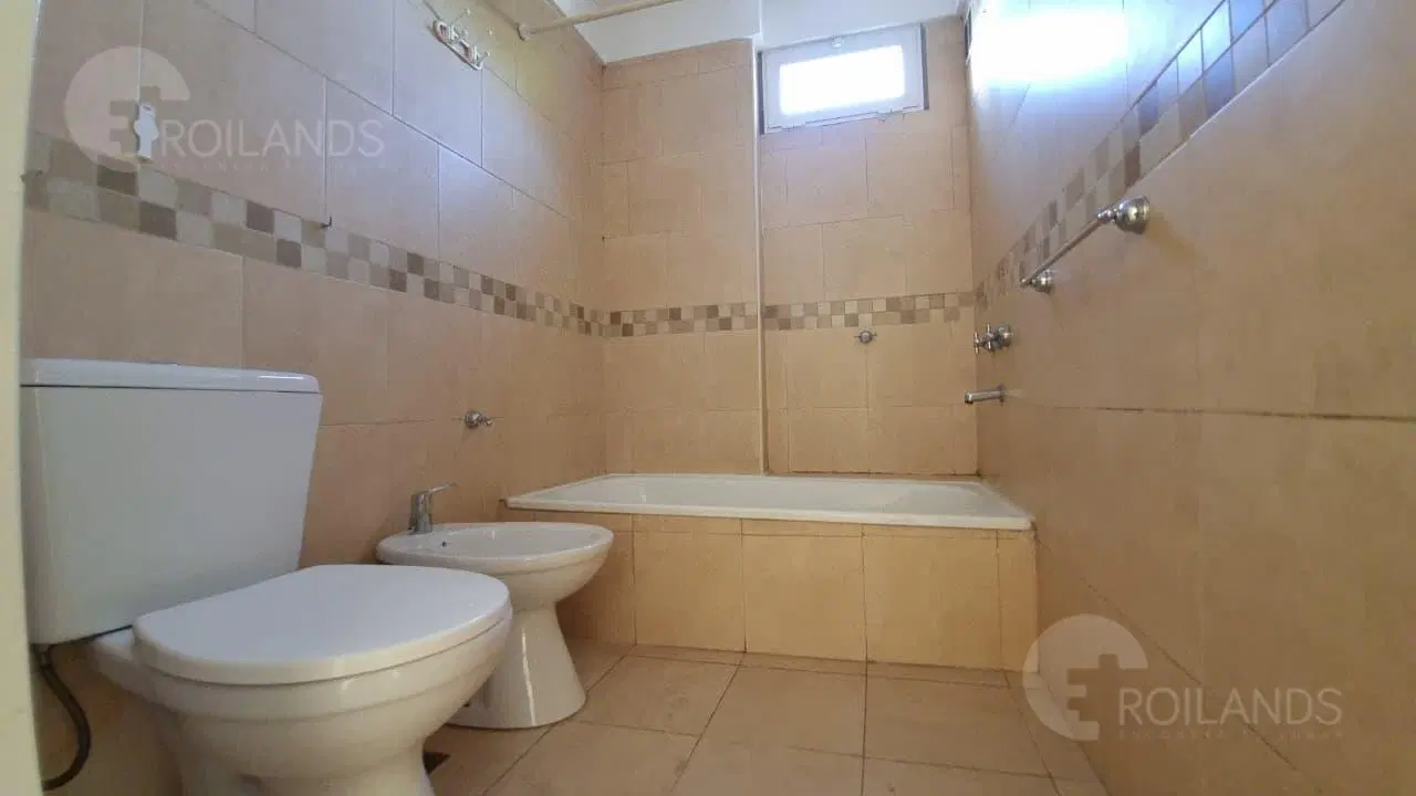 VENTA DEPARTAMENTO 2 AMBIENTES 2 COCHERA BALCON LUMINOSO EN VILLA PUYREEDON 3