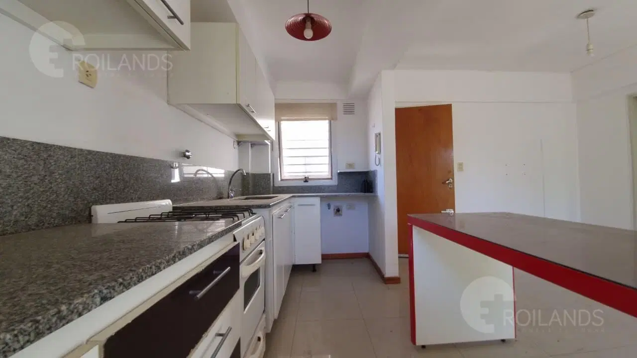 VENTA DEPARTAMENTO 2 AMBIENTES 2 COCHERA BALCON LUMINOSO EN VILLA PUYREEDON 4