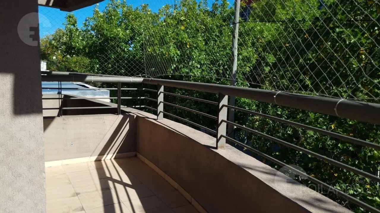 VENTA DEPARTAMENTO 2 AMBIENTES 2 COCHERA BALCON LUMINOSO EN VILLA PUYREEDON 5