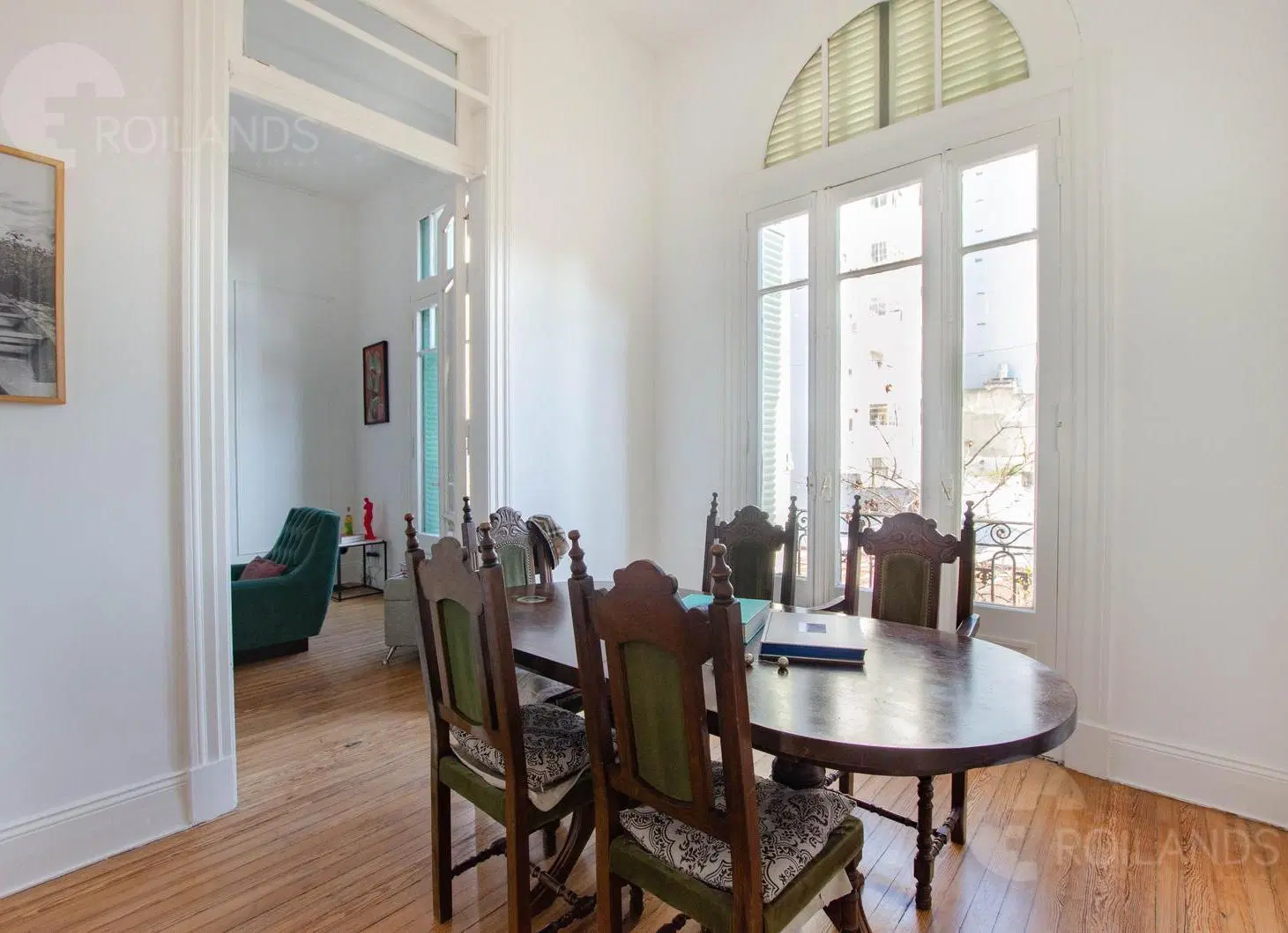 Venta PH 6 Ambientes Refaccionado con Balcón y Galería en Monserrat 5