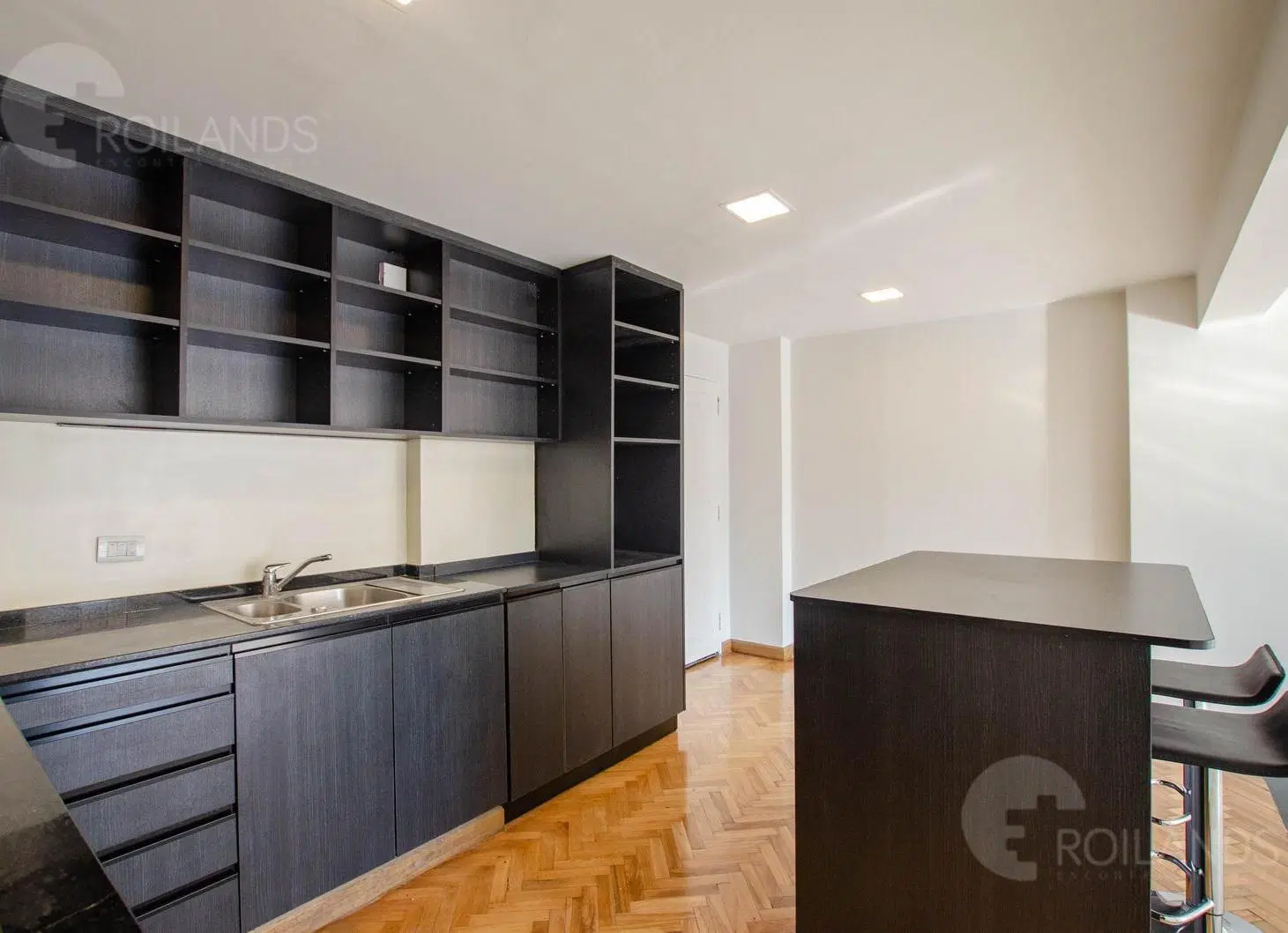 Unico departamento de 3 ambientes con balcón, vista abierta y orientación norte en Recoleta 4