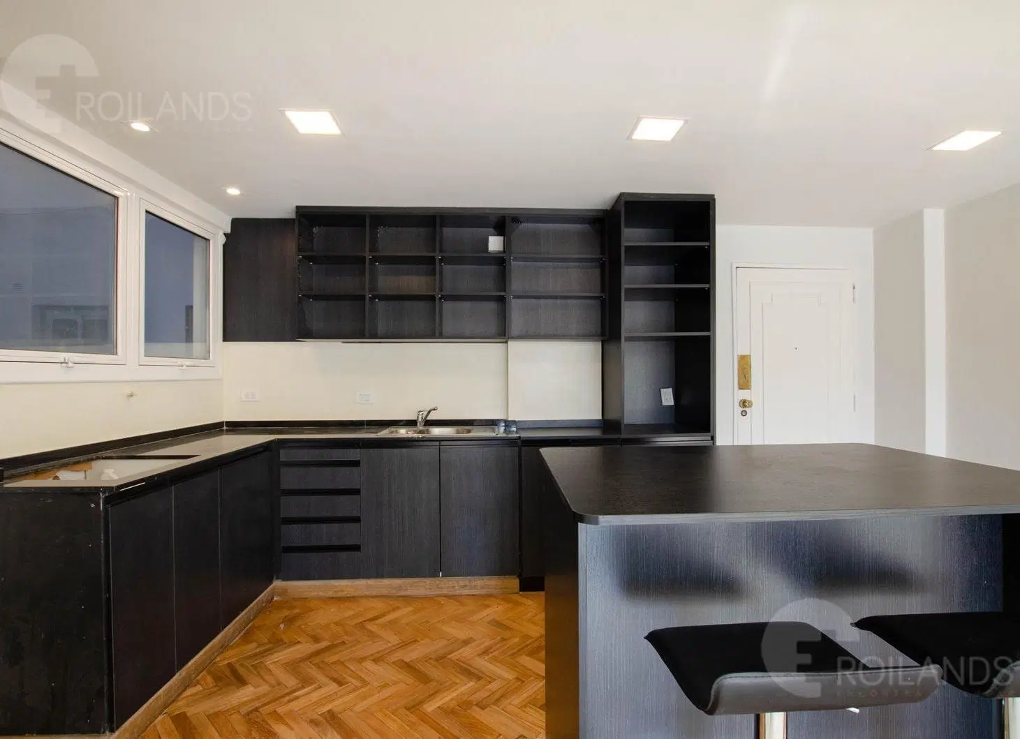Unico departamento de 3 ambientes con balcón, vista abierta y orientación norte en Recoleta 2