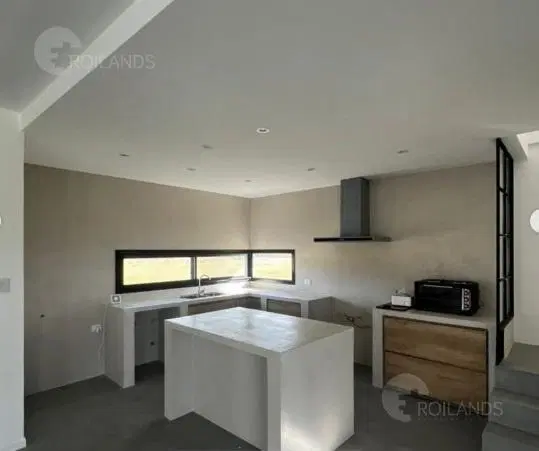 Alquiler Casa 4 ambientes pileta quincho cocheras Área 60 3