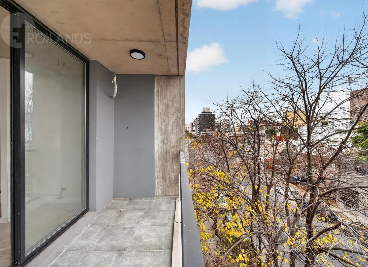 Venta Departamento Monoambiente con Balcón en Coghlan 2