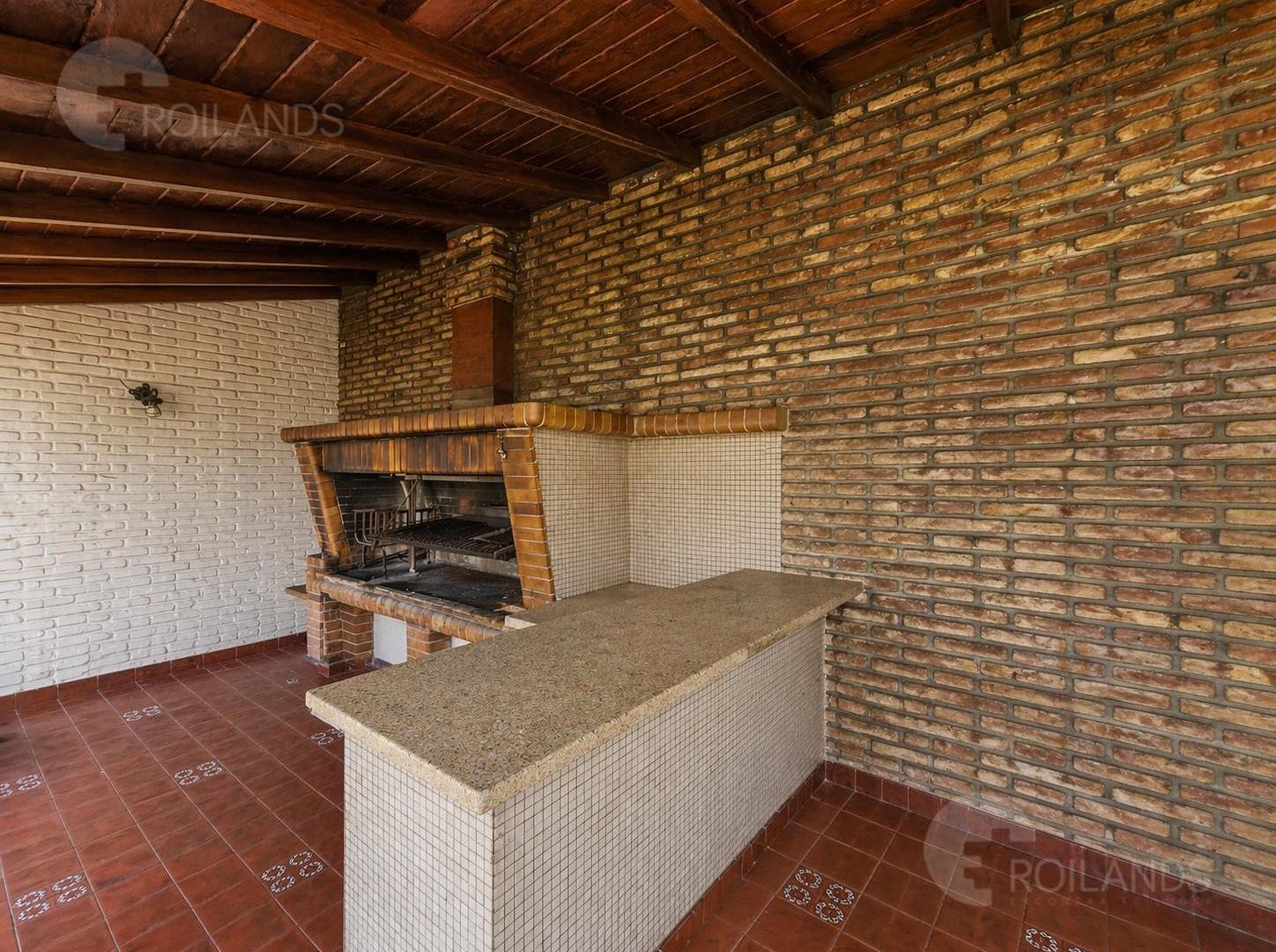 VENTA imponente casa, triple lote, pileta quincho cocheras en Castelar
