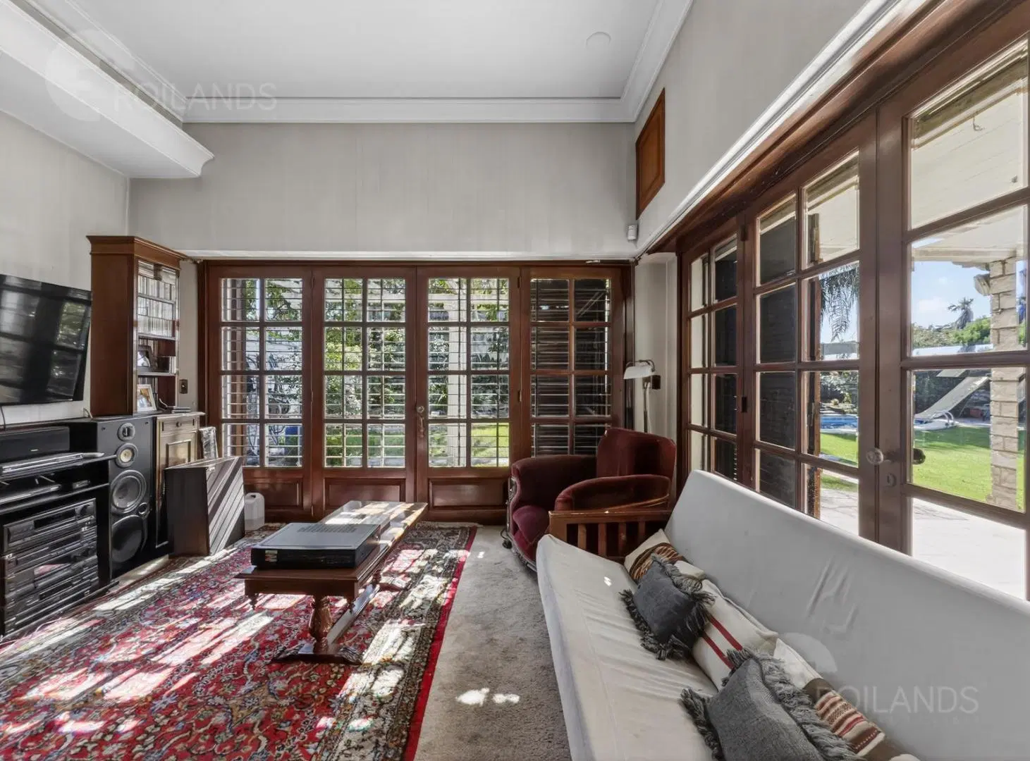 VENTA imponente casa, triple lote, pileta quincho cocheras en Castelar 2