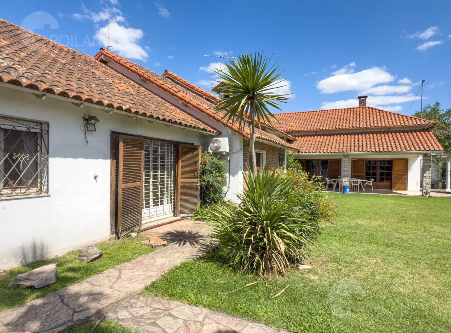 VENTA imponente casa, triple lote, pileta quincho cocheras en Castelar