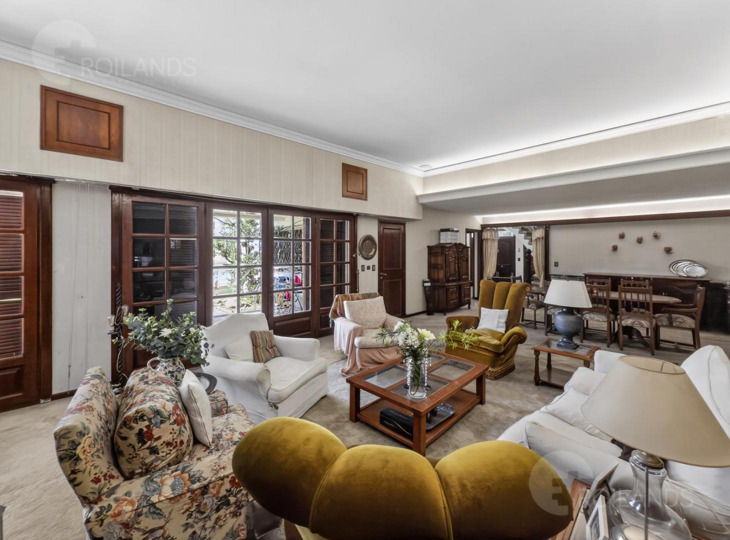 VENTA imponente casa, triple lote, pileta quincho cocheras en Castelar