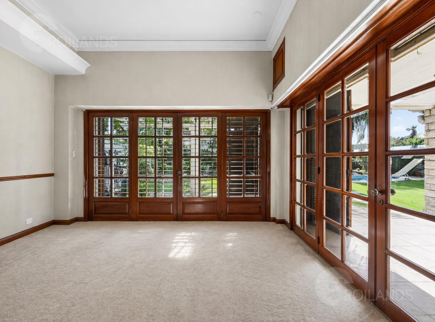 VENTA imponente casa, triple lote, pileta quincho cocheras en Castelar