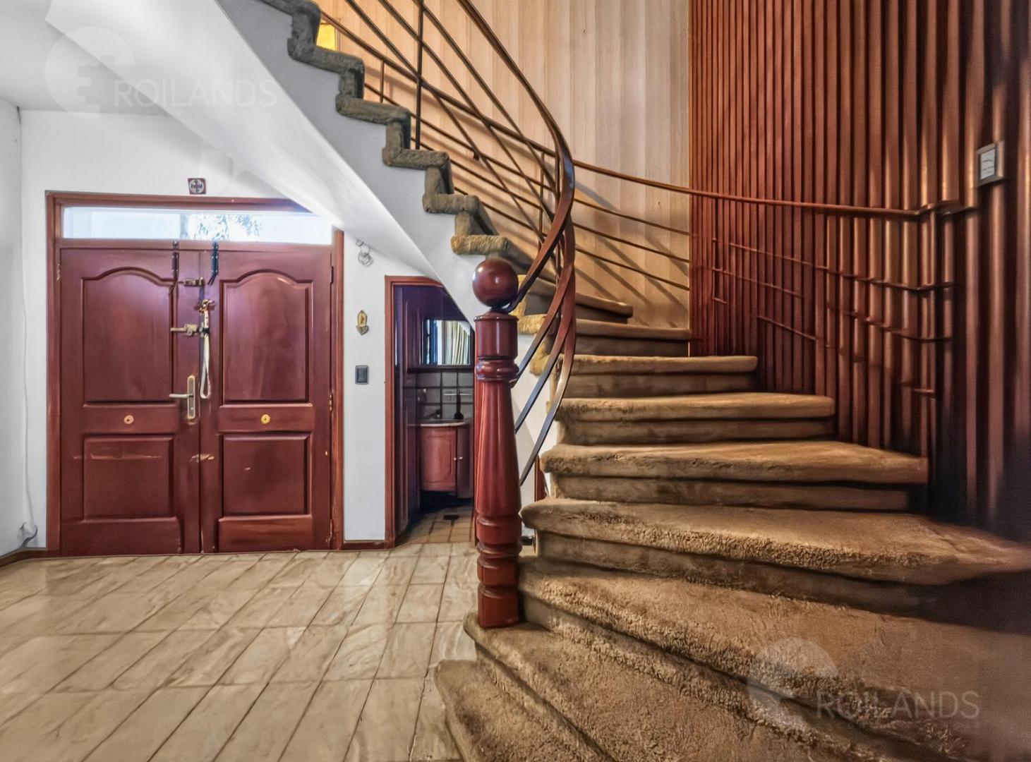 VENTA imponente casa, triple lote, pileta quincho cocheras en Castelar