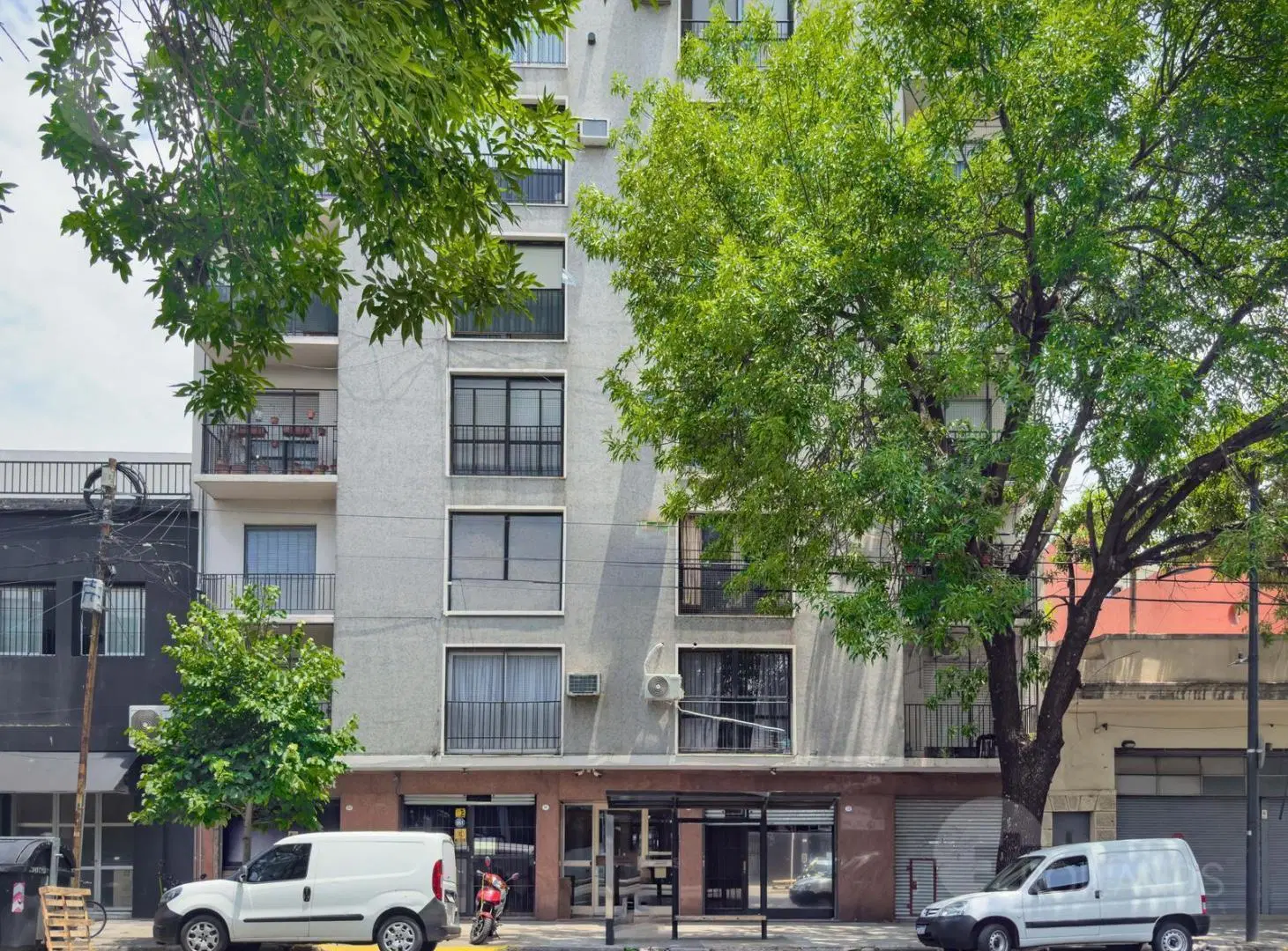 LOCAL COMERCIAL DE 212 m² EN NODO LOGÍSTICO Y COMERCIAL | FOREST Y LACROZE | APTO LOGÍSTICA, SALUD Y 4