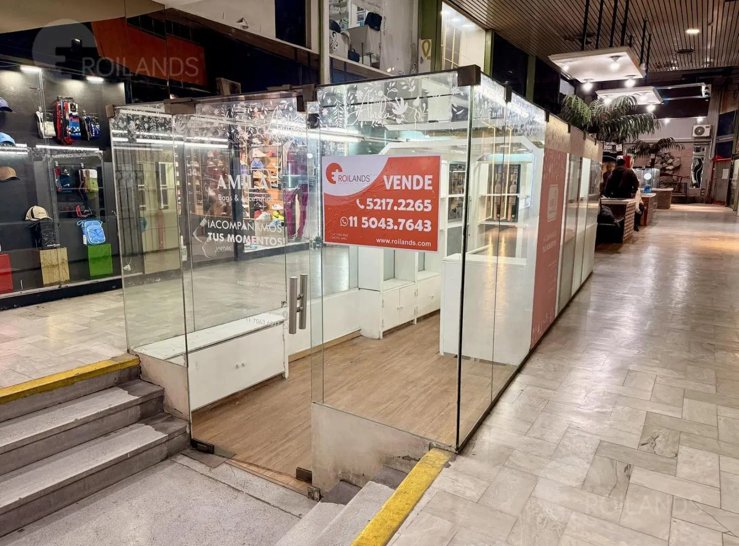 Góndola comercial en venta en Galería Flores Center 3