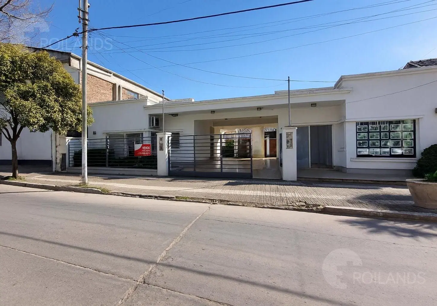 Venta Vivienda mas local profesional/comercial 2 cocheras en el Centro de Cañuelas 3