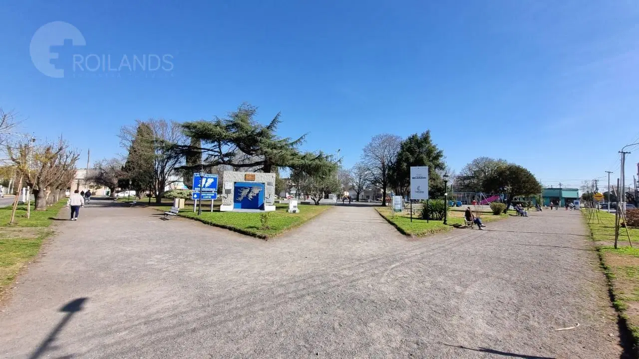 Venta Vivienda mas local profesional/comercial 2 cocheras en el Centro de Cañuelas 2