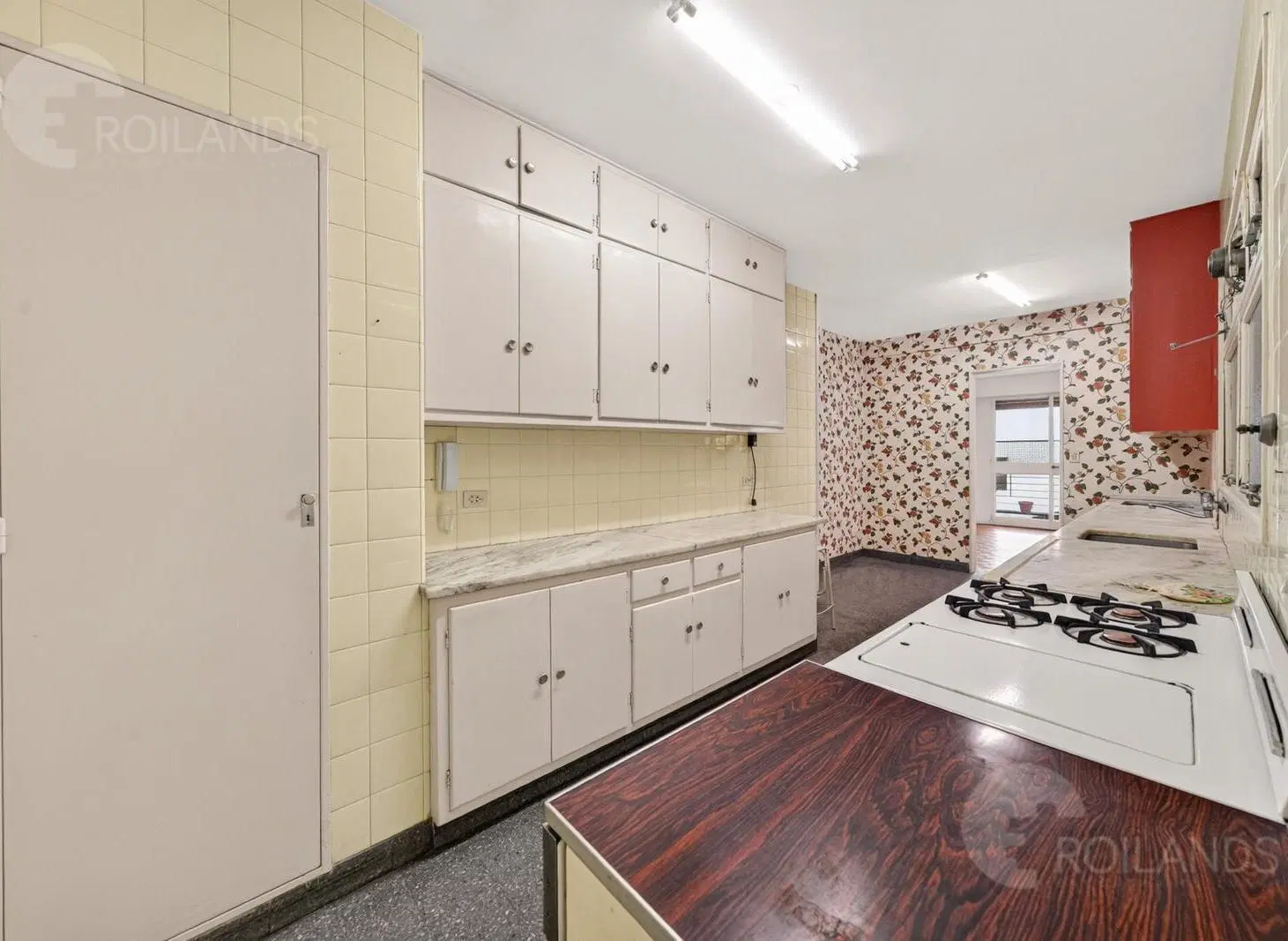 Venta Departamento de categoría de 4 ambientes con balcón cochera, baulera en Recoleta 8