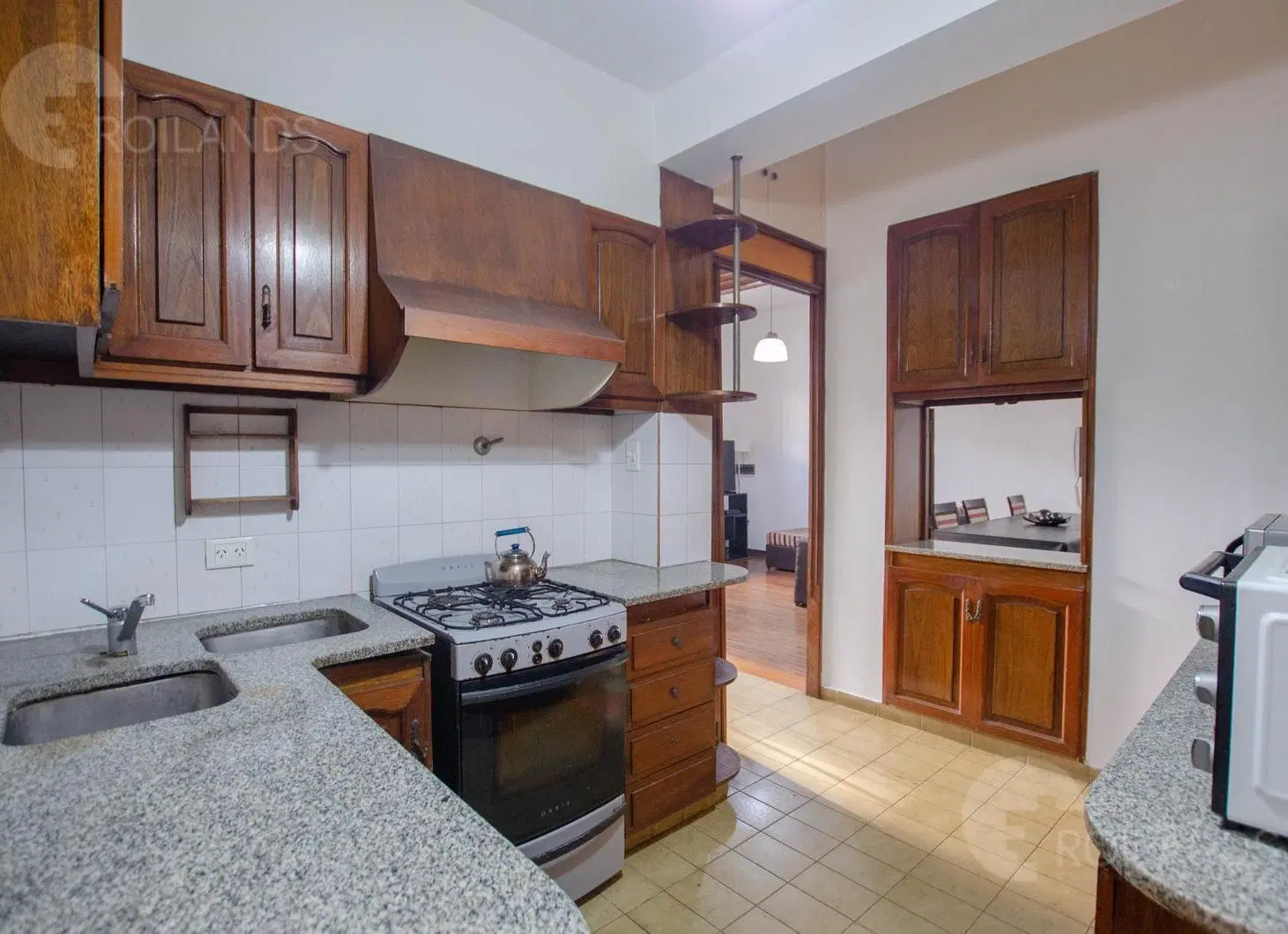HERMOSA CASA EN VENTA DE 4 AMBIENTES EN FLORES 3