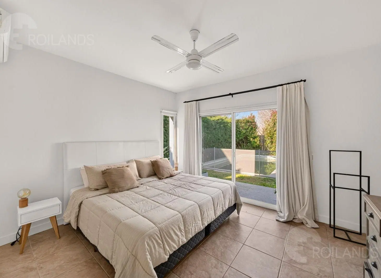 Venta Casa 4 ambientes jardín pileta Barrio La Comarca Pacheco 5